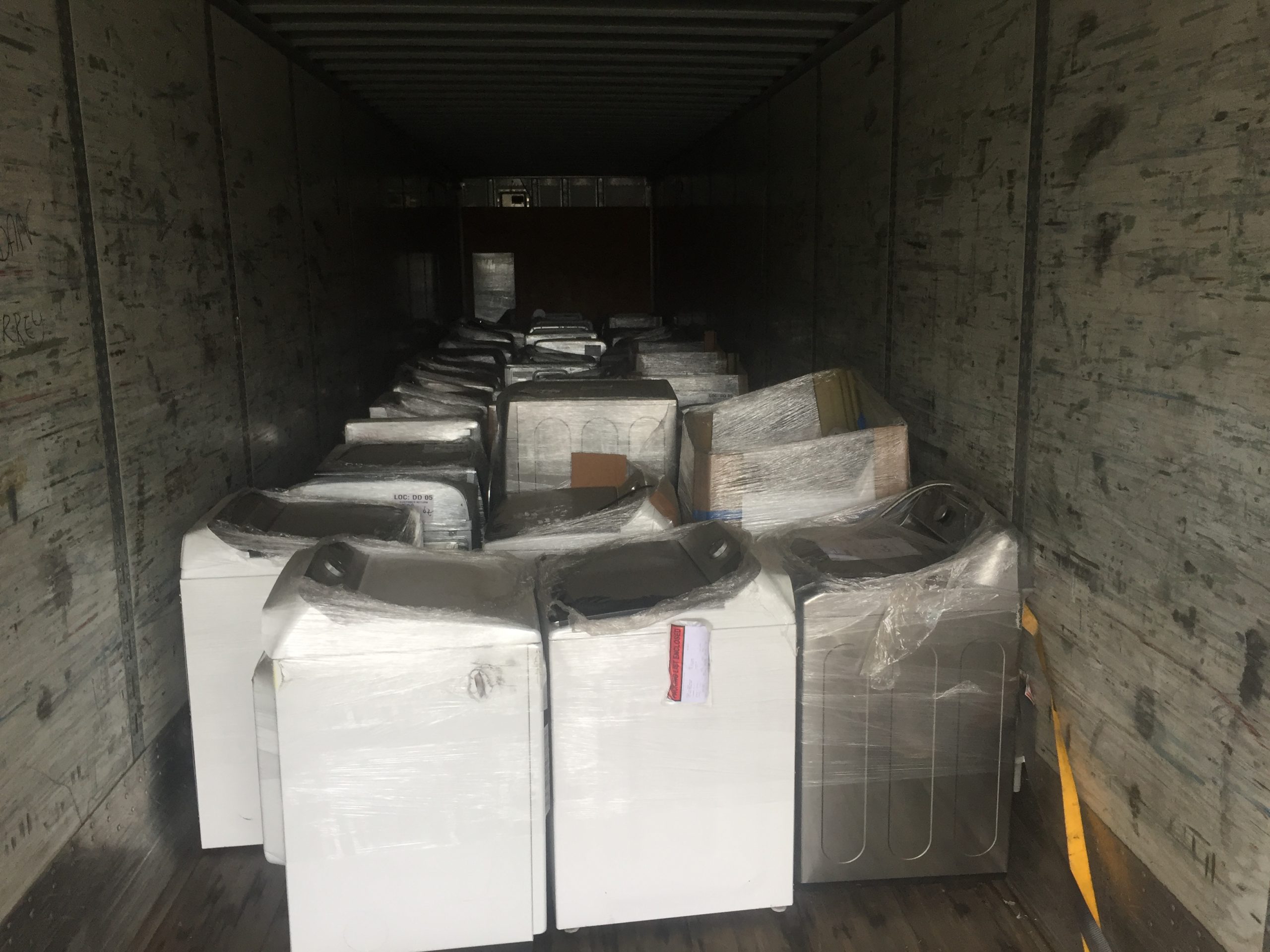 example photos of A Truckload of Best Buy Scratch and Dent Washers and Dryers.
