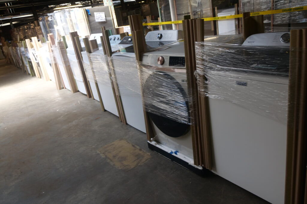 886 Liquidation Full Truckload of 45 Customer Return Kitchen and