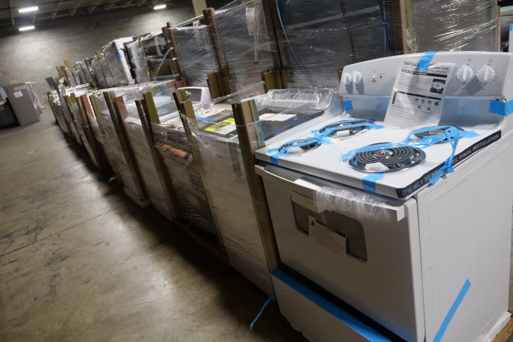 898 Liquidation Full Truckload of 39 Scratch & Dent Kitchen and