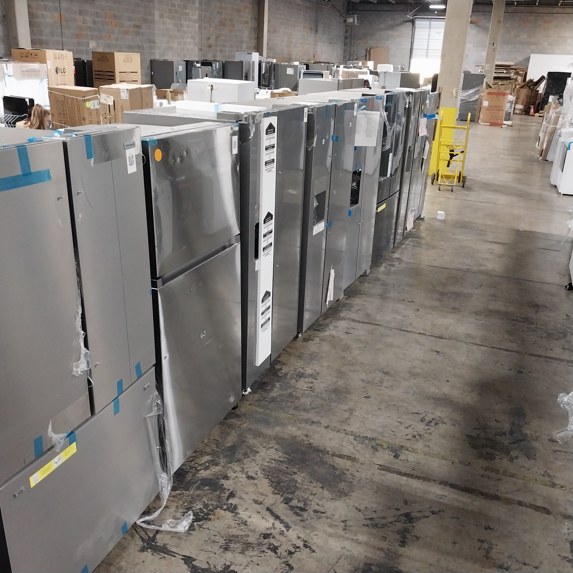 1185 Liquidation Half Truckload of 24 Scratch and Dent Appliances in