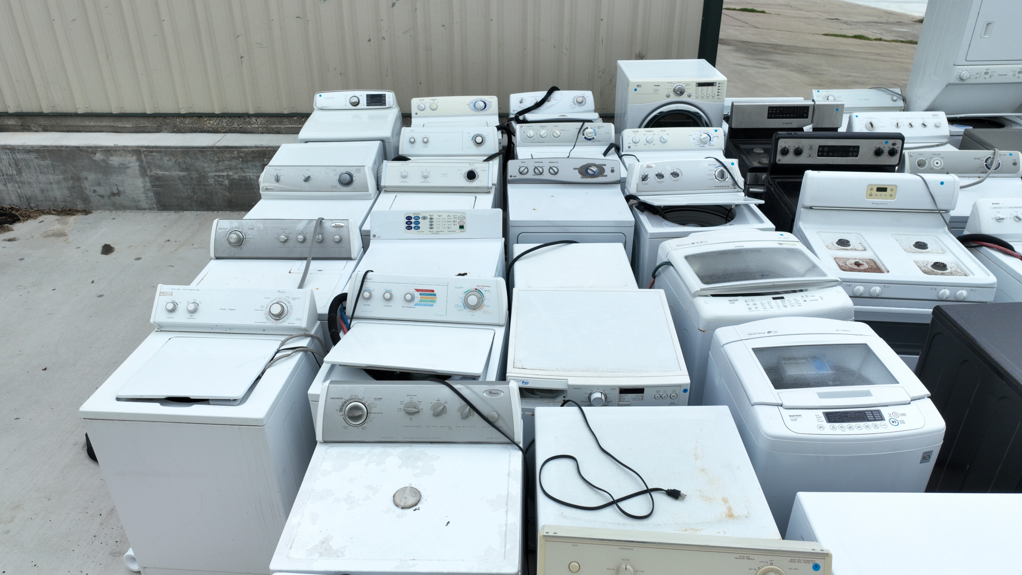 1175 Liquidation Full Truckload of 60 Haul Aways (Used) Appliances in